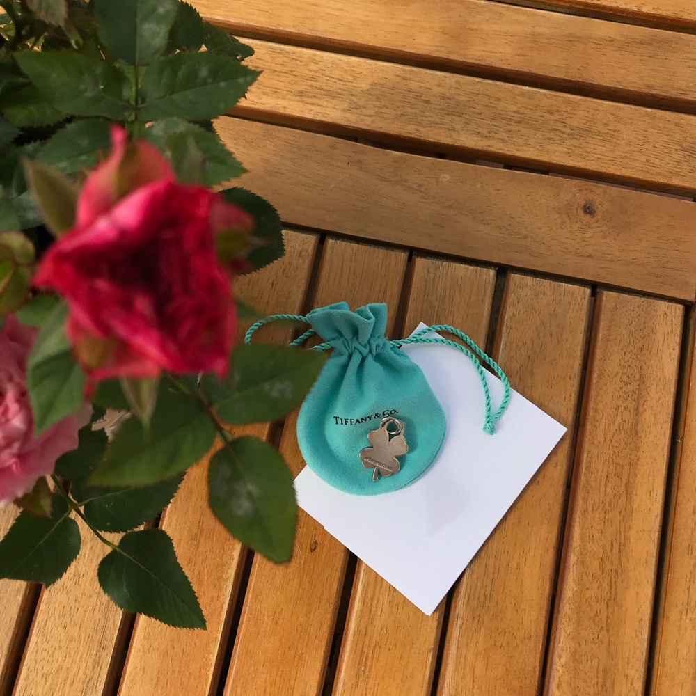 <SOLD> TIFFANY & CO FOUR LEAF CLOVER CHARM 🍀🍀🍀